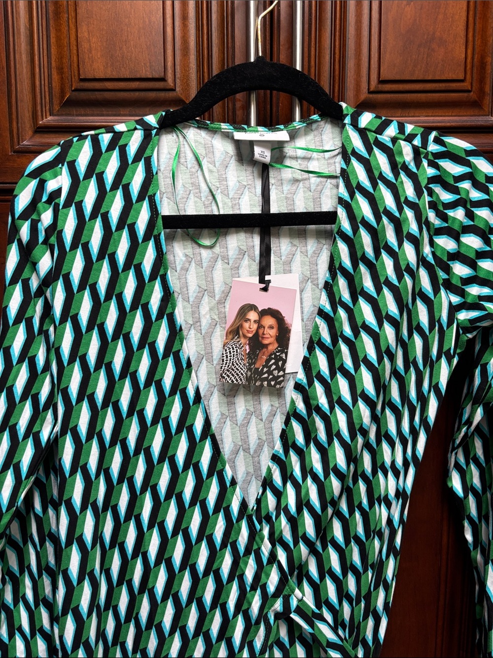 Diane Von Furstenberg Green and Black Geometric Wrap Dress - Picture 2 of 3